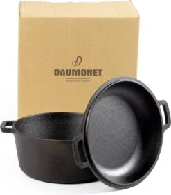 Daumonet Ducasse Gietijzeren Double Use Braadpan - Combi Sudderpan Zwart - 2-in-1 Bak- En Braadpan - PFAS & PFOA Vrij - Rond - Ø 26 Cm - 4,4 Liter - Emaille - Alle Warmtebronnen - Elektrisch - Gas - Halogeen - Inductie - Keramisch -Keukengerei Winkel 1053x1200