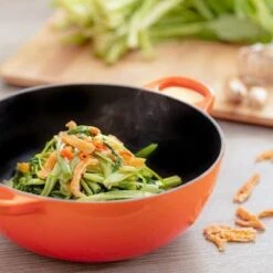 Le Creuset Wokpan / Balti Dish - Mat Zwart - ø 24 Cm / 2.7 Liter - Geëmailleerde Anti-aanbaklaag 12 Le Creuset Wokpan / Balti Dish - Mat Zwart - ø 24 Cm / 2.7 Liter - Geëmailleerde Anti-aanbaklaag -Keukengerei Winkel 1200x1200 451