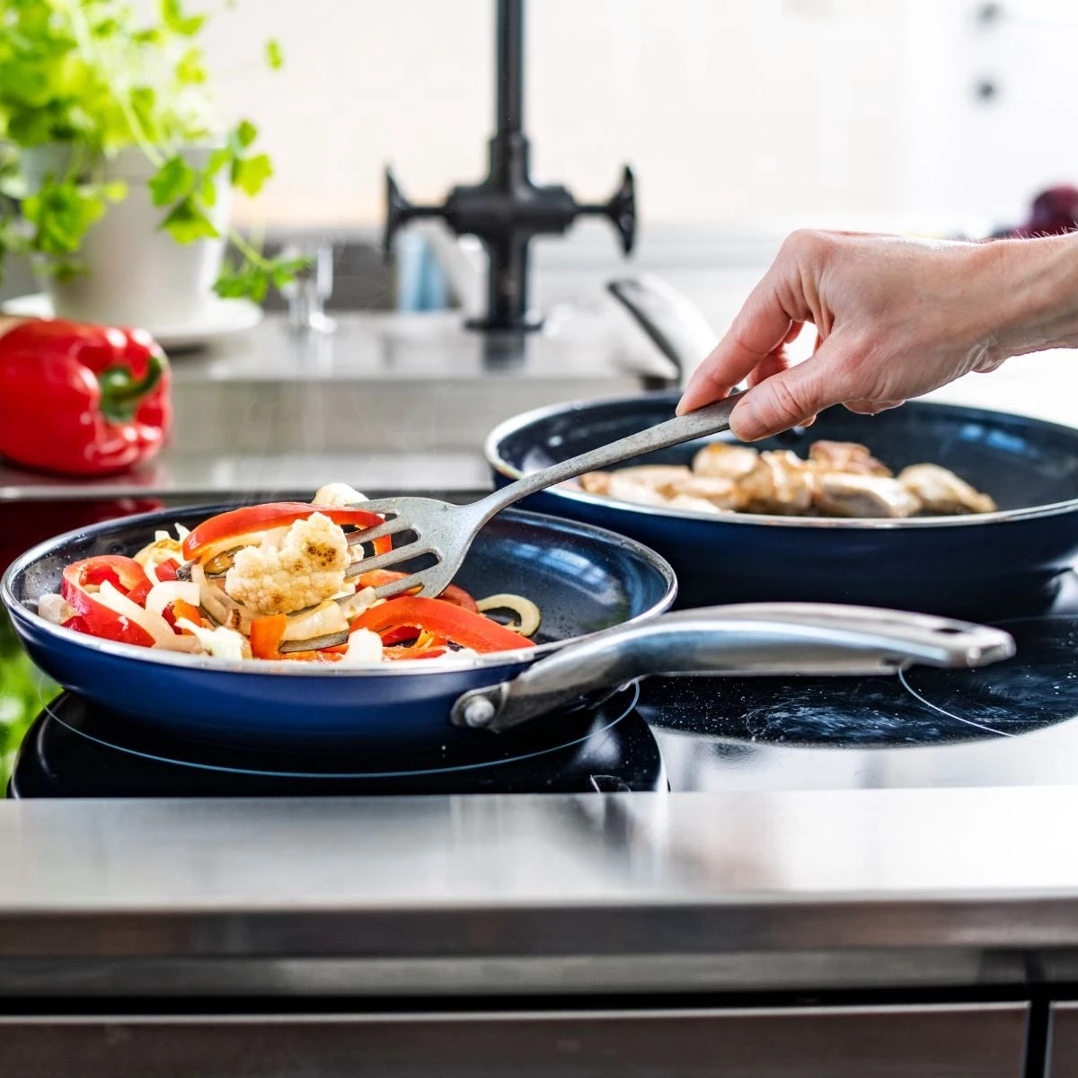 Blue Diamond, Keramische Koekenpan Verrijkt Met Diamantdeeltjes – Inductie Koekenpan Ø 28 Cm – PFAS En PHOA Vrij 2 Blue Diamond, Keramische Koekenpan Verrijkt Met Diamantdeeltjes – Inductie Koekenpan Ø 28 Cm – PFAS En PHOA Vrij - Afbeelding 2