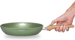Just Vegan Koekenpan ECO Met Afneembaar Handvat 20 Cm Aluminium Groen -Keukengerei Winkel 1200x646