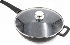 Cheffinger Wokpan Met Deksel - 32cm - Zwart - Pan - Keukenaccessoires -Keukengerei Winkel 1200x767