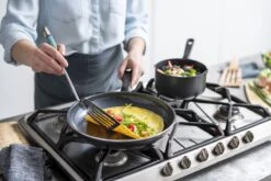 GreenPan Memphis Koekenpannenset - 3-delig - Zwart - Inductie - PFAS-vrij 32 GreenPan Memphis Koekenpannenset - 3-delig - Zwart - Inductie - PFAS-vrij -Keukengerei Winkel 1200x800 29