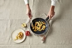 Demeyere Alu Cosi 3 Koekenpan - Ceraforce - 24 Cm - PTFE-vrij 9 Demeyere Alu Cosi 3 Koekenpan - Ceraforce - 24 Cm - PTFE-vrij -Keukengerei Winkel 1200x800 36