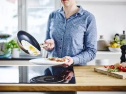 GreenPan Cambridge Hapjespan Met Deksel 28cm - Brons - Inductie - PFAS-vrij 15 GreenPan Cambridge Hapjespan Met Deksel 28cm - Brons - Inductie - PFAS-vrij -Keukengerei Winkel 1200x899 6