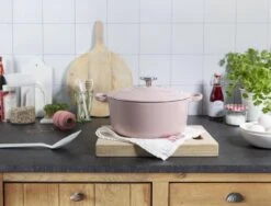 BK Bourgogne Braadpan Ø 24 Cm - Roze - Gietijzer - Inductie -Keukengerei Winkel 1200x912 2