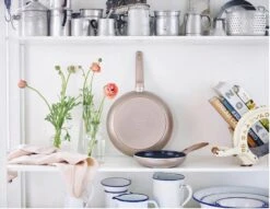 GreenPan Cambridge Koekenpan 24cm - Brons - Inductie - PFAS-vrij -Keukengerei Winkel 1200x927 1