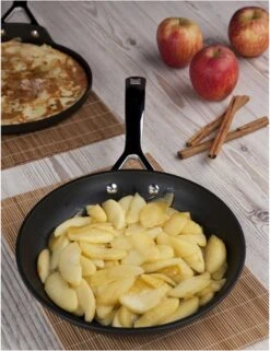 Le Creuset Koekenpan Les Forgées TNS - ø 28 Cm - Standaard Anti-aanbaklaag -Keukengerei Winkel 923x1200