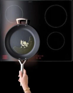 Le Creuset Koekenpan Les Forgées TNS - ø 28 Cm - Standaard Anti-aanbaklaag -Keukengerei Winkel 951x1200